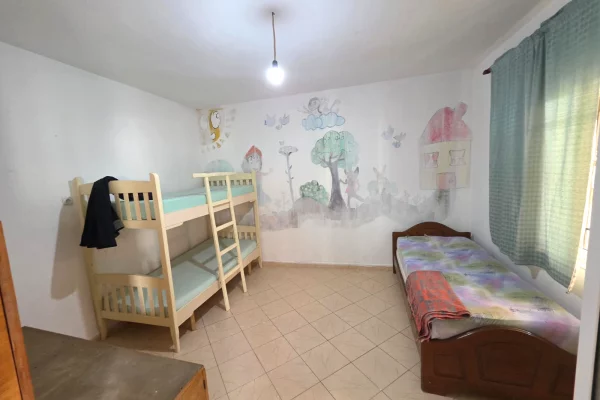 Shtepi me qera 2+1 ne Tirane - 380 Euro