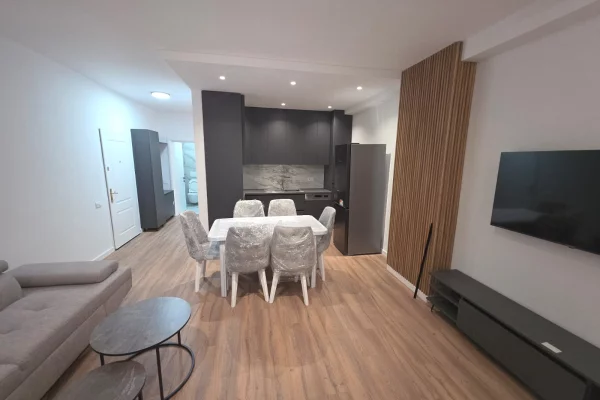 Shtepi me qera 3+1 ne Tirane - 1,500 Euro