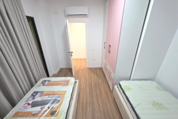 Shtepi me qera Apartament ne Tirane, 3+1, Mobilimi E mobiluar, Pagesa 1,500  Euro.