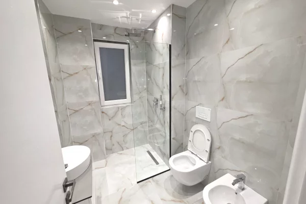 Shtepi me qera Apartament ne Tirane, 3+1, Mobilimi E mobiluar, Pagesa 1,500  Euro.