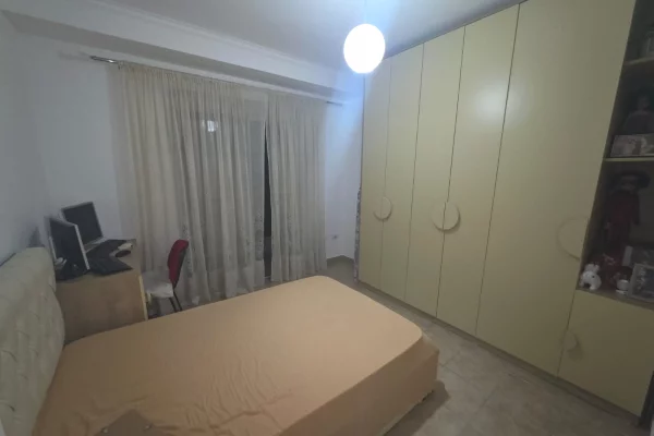 Shtepi ne shitje Apartament ne Tirane, 2+1, Mobilimi E mobiluar, Pagesa 135,000  Euro.