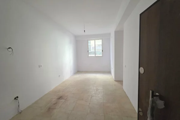 Shitet Apartament 1+1 Tek Kodra Diellit