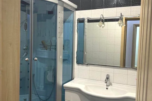 Shtepi me qera Apartament ne Tirane, 2+1, Mobilimi E mobiluar, Pagesa 700  Euro.