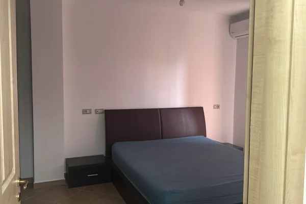Shtepi me qera Apartament ne Tirane, 2+1, Mobilimi E mobiluar, Pagesa 700  Euro.