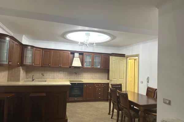 Shtepi me qera 2+1 ne Tirane - 700 Euro