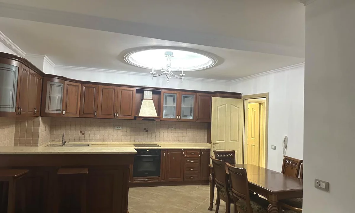 Shtepi me qera Apartament ne Tirane, 2+1, Mobilimi E mobiluar, Pagesa 700  Euro.