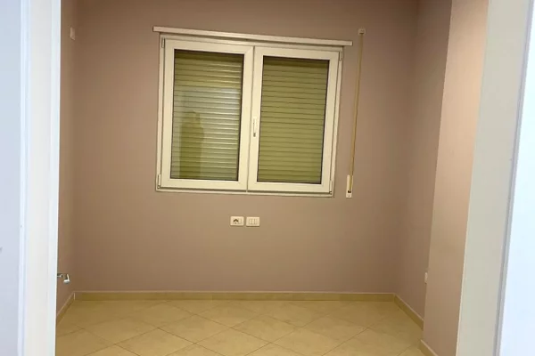 Apartment for rent in Tirana 3+1, Emty