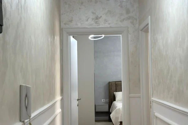 Shtepi ne shitje Apartament ne Tirane, 2+1, Mobilimi E mobiluar, Pagesa 168,000  Euro.