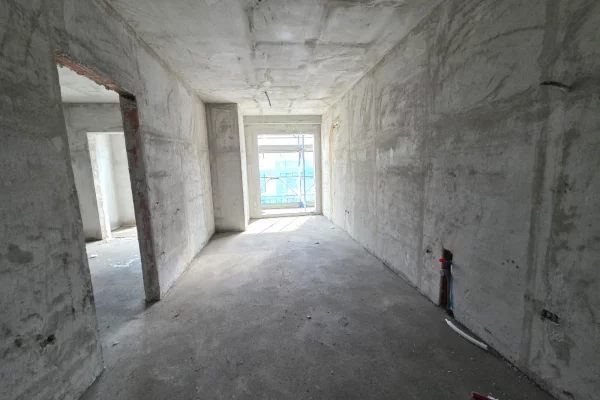 Mbi Maternitetin E Ri Shitet Apartament 1+1 Plus Post Parkimi