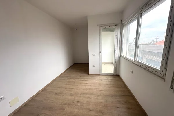 Shtepi ne shitje Apartament ne Tirane, 1+1, Mobilimi Bosh, pa mobiluar, Pagesa 128,000  Euro.