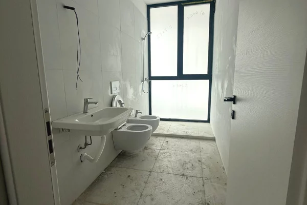 Shtepi ne shitje Apartament ne Tirane, 2+1, Mobilimi Bosh, pa mobiluar, Pagesa 177,000  Euro.