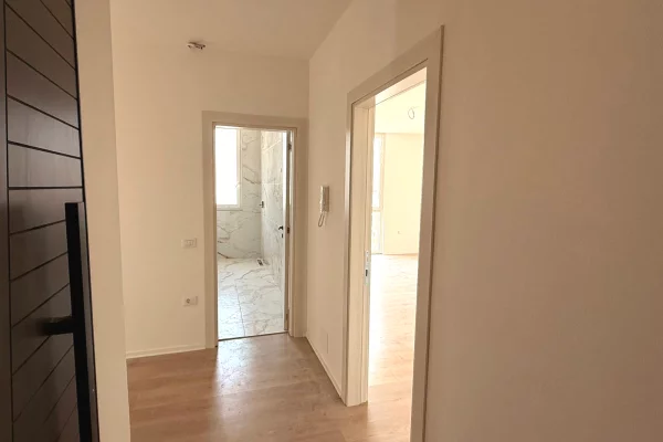 Shtepi ne shitje Apartament ne Tirane, 2+1, Mobilimi Bosh, pa mobiluar, Pagesa 121,000  Euro.