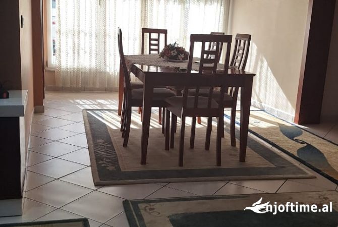 Shtepi me qera 2+1 ne Tirane - 750 Euro