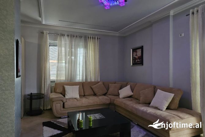 Shtepi me qera 2+1 ne Tirane - 700 Euro