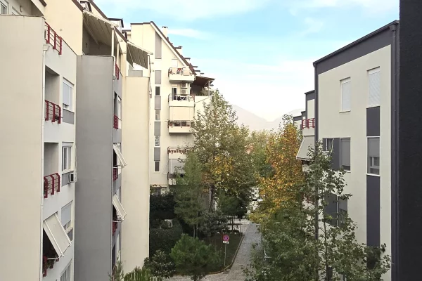 Shtepi me qera Apartament ne Tirane, 2+1, Mobilimi E mobiluar, Pagesa 60,000  Leke.