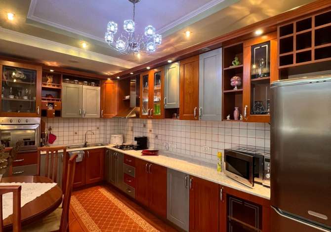 Shtepi me qera 2+1 ne Tirane - 700 Euro