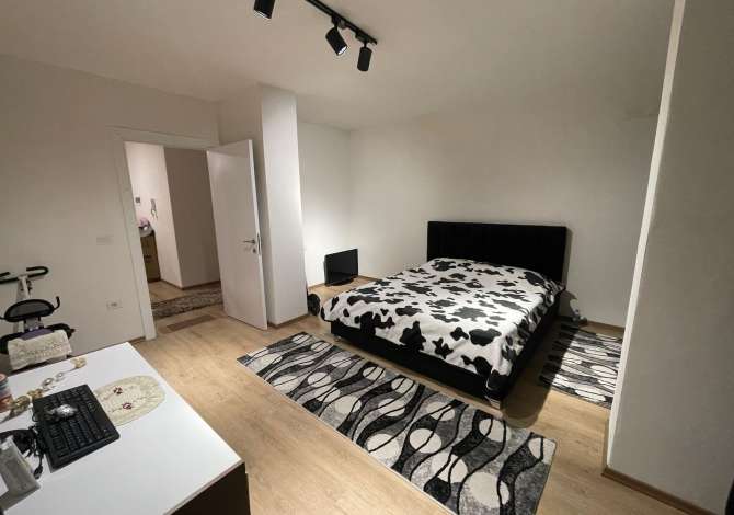 Shtepi ne shitje Apartament ne Tirane, 2+1, Mobilimi E mobiluar, Pagesa 172,000  Euro.