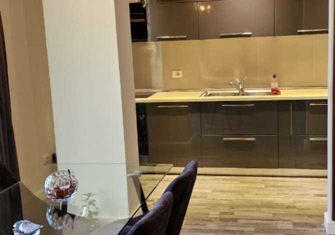 Shtepi ne shitje Apartament ne Tirane, 2+1, Mobilimi E mobiluar, Pagesa 230,000  Euro.