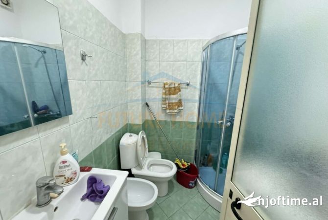 Shtepi ne shitje Apartament ne Tirane, 2+1, Mobilimi E mobiluar, Pagesa 129,000  Euro.