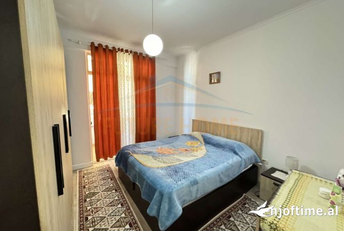 Shtepi ne shitje Apartament ne Tirane, 2+1, Mobilimi E mobiluar, Pagesa 129,000  Euro.