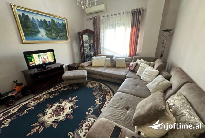 Shtepi ne shitje Apartament ne Tirane, 2+1, Mobilimi E mobiluar, Pagesa 200,000  Euro.