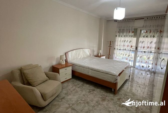 Shtepi me qera 2+1 ne Tirane - 900 Euro