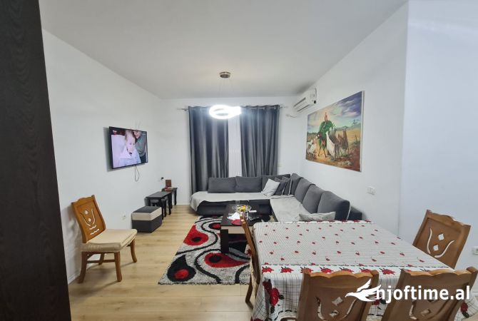 Shtepi ne shitje Apartament ne Tirane, 2+1, Mobilimi Bosh, pa mobiluar, Pagesa 123,000  Euro.