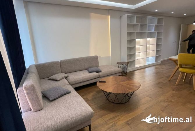 Shtepi ne shitje Apartament ne Tirane, 3+1, Mobilimi E mobiluar, Pagesa 520,000  Euro.