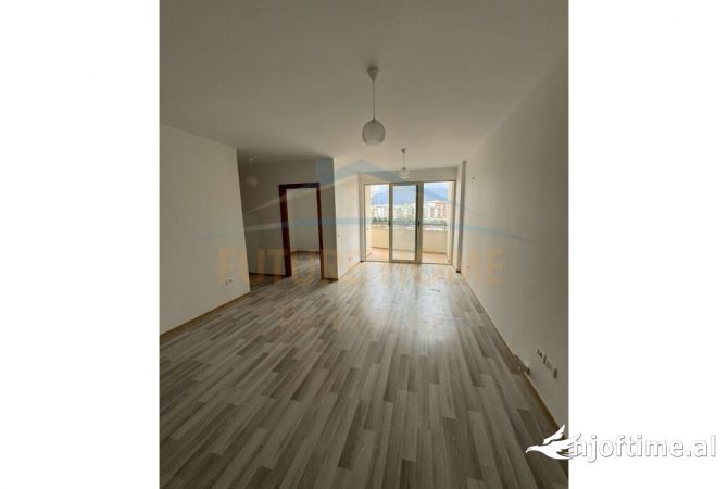 Shtepi ne shitje Apartament ne Tirane, 2+1, Mobilimi Bosh, pa mobiluar, Pagesa 132,000  Euro.
