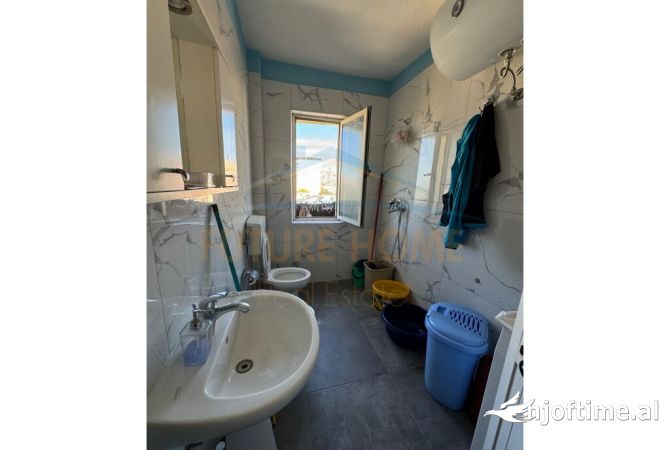 Shtepi ne shitje Apartament ne Tirane, 2+1, Mobilimi E mobiluar, Pagesa 130,000  Euro.