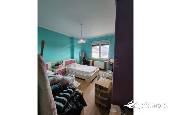 Shtepi ne shitje Apartament ne Tirane, 3+1, Mobilimi E mobiluar, Pagesa 230,000  Euro.