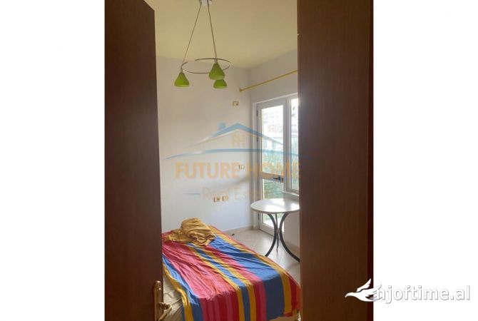 Shtepi ne shitje Apartament ne Tirane, 2+1, Mobilimi Pjeserisht e mobiluar, Pagesa 120,000  Euro.