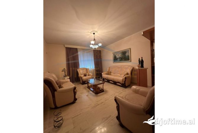 Shtepi ne shitje Apartament ne Tirane, 3+1, Mobilimi E mobiluar, Pagesa 300,000  Euro.