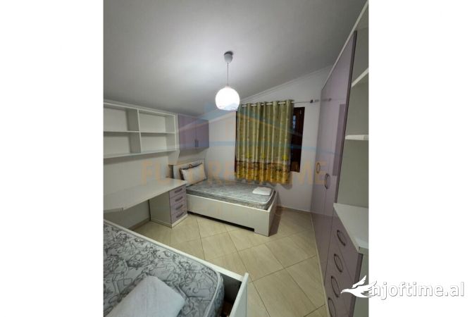 Shtepi me qera Apartament ne Tirane, 2+1, Mobilimi E mobiluar, Pagesa 800  Euro.
