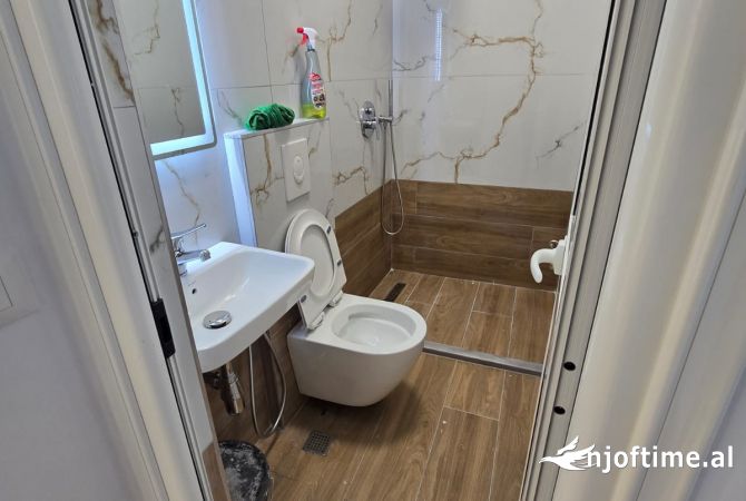 Shtepi ne shitje Apartament ne Tirane, 2+1, Mobilimi E mobiluar, Pagesa 210,000  Euro.