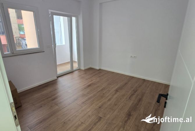 Shtepi ne shitje Apartament ne Tirane, 2+1, Mobilimi E mobiluar, Pagesa 210,000  Euro.