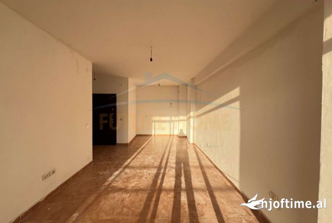 Shtepi ne shitje Apartament ne Tirane, 2+1, Mobilimi Bosh, pa mobiluar, Pagesa 112,500  Euro.