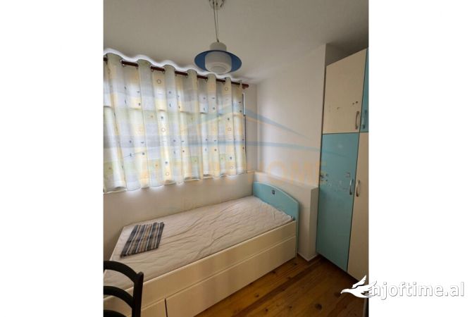 Shtepi ne shitje Apartament ne Tirane, 2+1, Mobilimi E mobiluar, Pagesa 160,000  Euro.