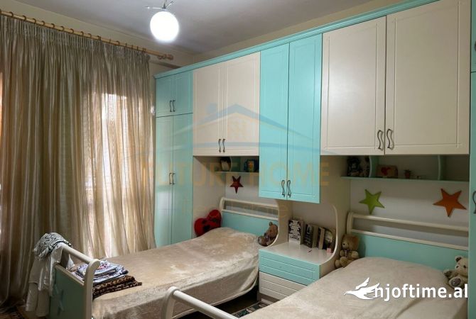 Shtepi ne shitje Apartament ne Tirane, 2+1, Mobilimi E mobiluar, Pagesa 160,000  Euro.