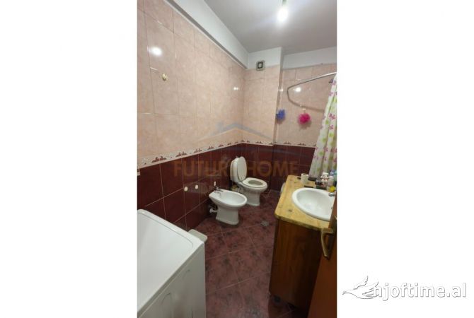 Shtepi ne shitje Apartament ne Tirane, 1+1, Mobilimi Bosh, pa mobiluar, Pagesa 140,000  Euro.