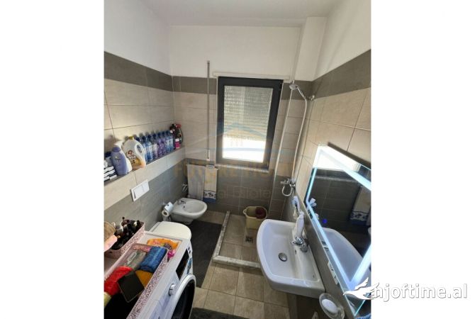 Shtepi ne shitje Apartament ne Tirane, 2+1, Mobilimi E mobiluar, Pagesa 198,000  Euro.