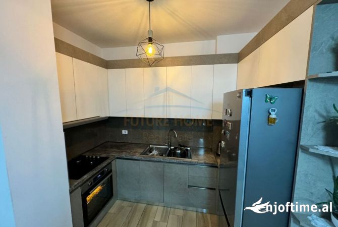 Shtepi ne shitje Apartament ne Tirane, 2+1, Mobilimi E mobiluar, Pagesa 198,000  Euro.