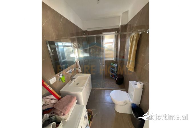 Shtepi ne shitje Apartament ne Durres, 2+1, Mobilimi E mobiluar, Pagesa 190,000  Euro.