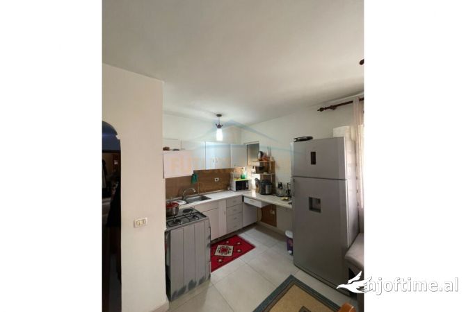 Shtepi ne shitje Apartament ne Tirane, 2+1, Mobilimi E mobiluar, Pagesa 160,000  Euro.