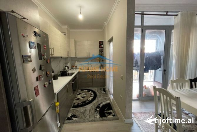 Shtepi ne shitje Apartament ne Tirane, 2+1, Mobilimi E mobiluar, Pagesa 137,000  Euro.