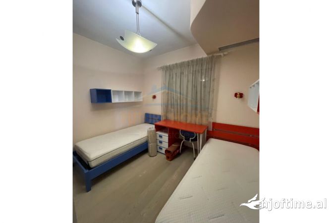 Shtepi ne shitje Apartament ne Tirane, 2+1, Mobilimi E mobiluar, Pagesa 135,000  Euro.