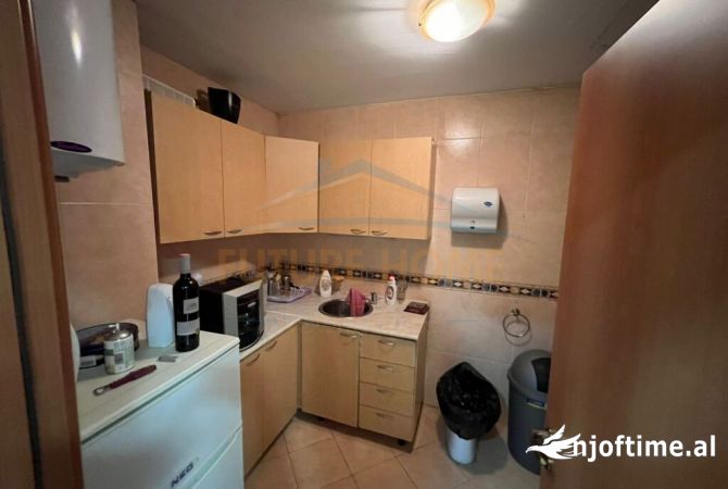 Shtepi ne shitje Apartament ne Tirane, 3+1, Mobilimi E mobiluar, Pagesa 320,000  Euro.