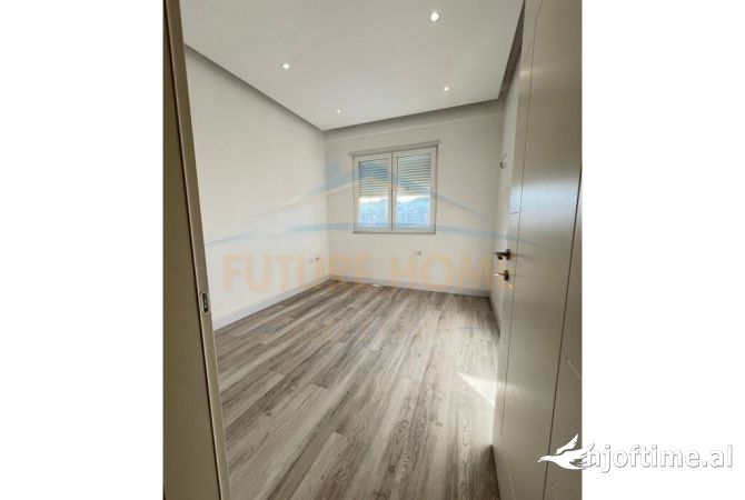 Shtepi ne shitje Apartament ne Tirane, 3+1, Mobilimi Bosh, pa mobiluar, Pagesa 470,000  Euro.