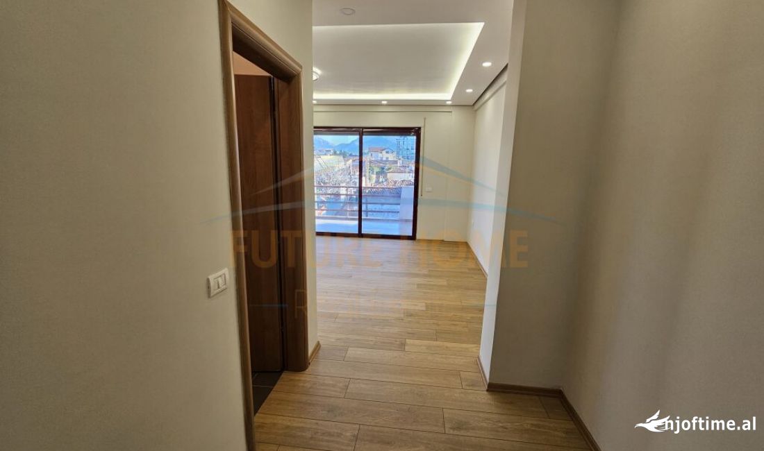 Shtepi ne shitje Apartament ne Tirane, 2+1, Mobilimi Bosh, pa mobiluar, Pagesa 260,000  Euro.