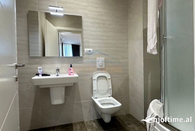 Shtepi me qera Apartament ne Tirane, 2+1, Mobilimi E mobiluar, Pagesa 900  Euro.